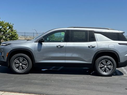 New 2025 Chevrolet Traverse LT w/ Enhanced Driving Package image 7