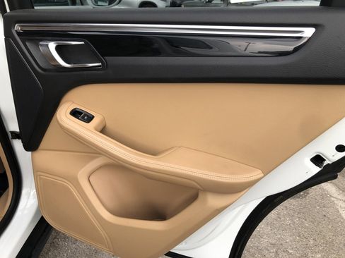 Used 2016 Porsche Macan S image 17