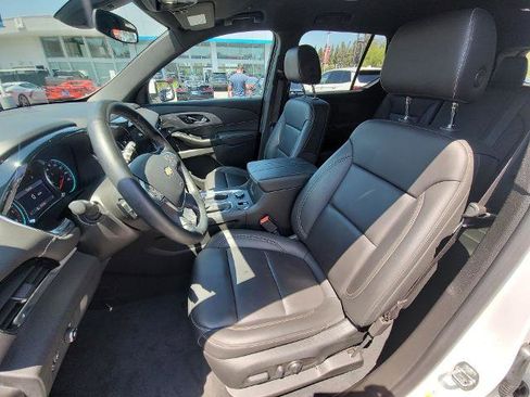 Used 2023 Chevrolet Traverse LT FWD image 18
