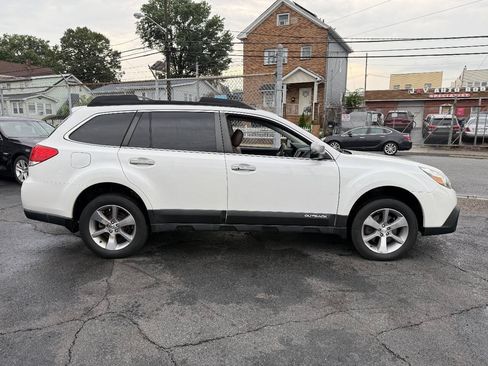 Used 2013 Subaru Outback 3.6R Limited w/ Special Appearance Pkg AWD/4WD image 7
