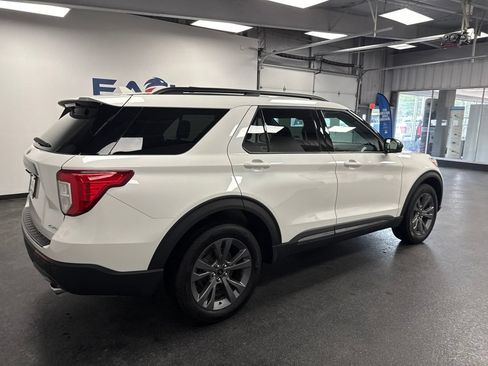 Used 2024 Ford Explorer XLT w/ Equipment Group 202A AWD/4WD image 12