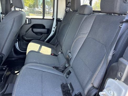Used 2024 Jeep Gladiator Sport AWD/4WD image 17