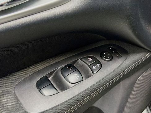 Used 2017 Nissan Pathfinder SV image 17