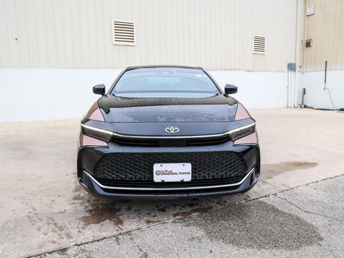 Used 2025 Toyota Crown Platinum image 3