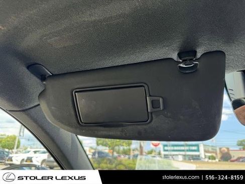 Used 2023 Volvo XC40 B5 Plus image 34