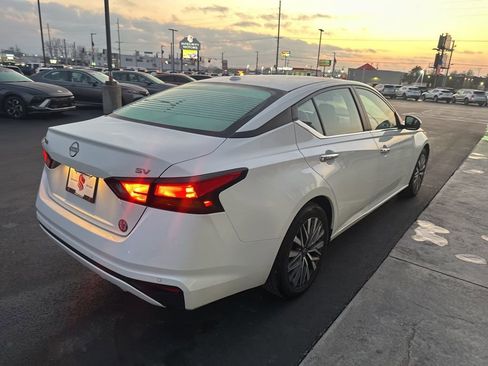 Used 2023 Nissan Altima 2.5 SV image 7