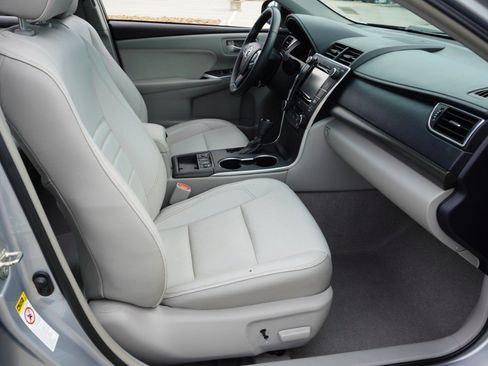 Used 2015 Toyota Camry XLE w/ Moonroof Package FWD image 14