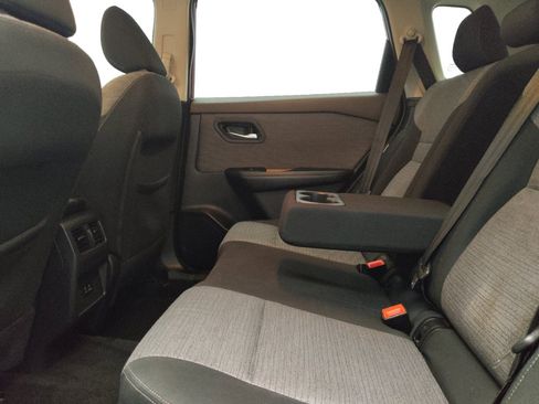 Used 2022 Nissan Rogue SV FWD image 18