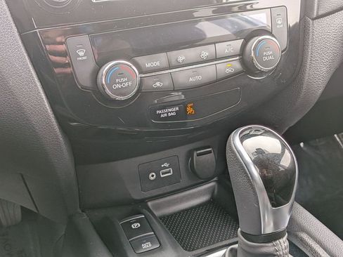 Used 2020 Nissan Rogue SV w/ Premium Package AWD/4WD image 28