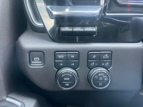 Used 2023 Chevrolet Silverado 1500 High Country w/ Technology Package AWD/4WD image 36