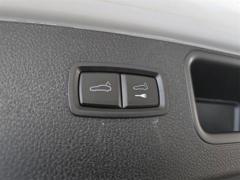 Used 2022 Porsche Macan image 30