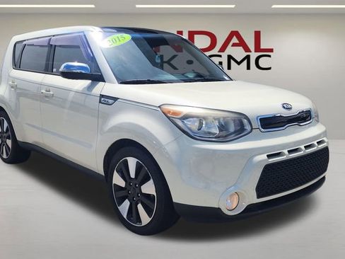 Used 2015 Kia Soul ! w/ Sun & Sound Package FWD image 2