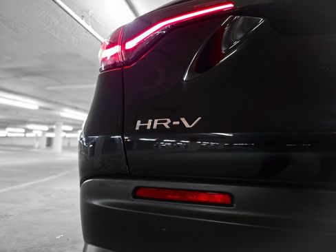 Used 2025 Honda HR-V LX image 10