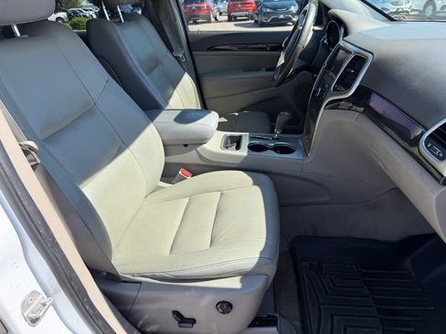 Used 2013 Jeep Grand Cherokee Laredo AWD/4WD image 9