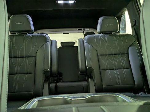 Certified 2025 Buick Enclave Avenir w/ Super Cruise Package AWD/4WD image 30
