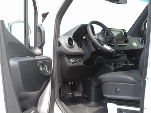 New 2025 Mercedes-Benz Sprinter 2500 image 10