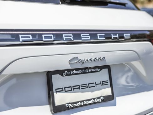 Certified 2023 Porsche Cayenne AWD/4WD image 26