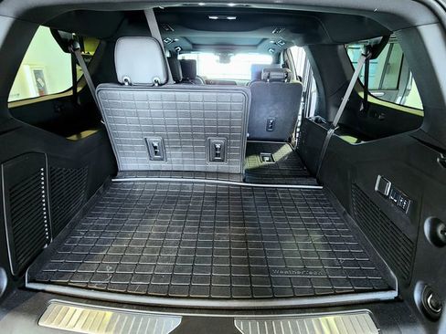 Used 2025 Chevrolet Suburban Premier AWD/4WD image 12