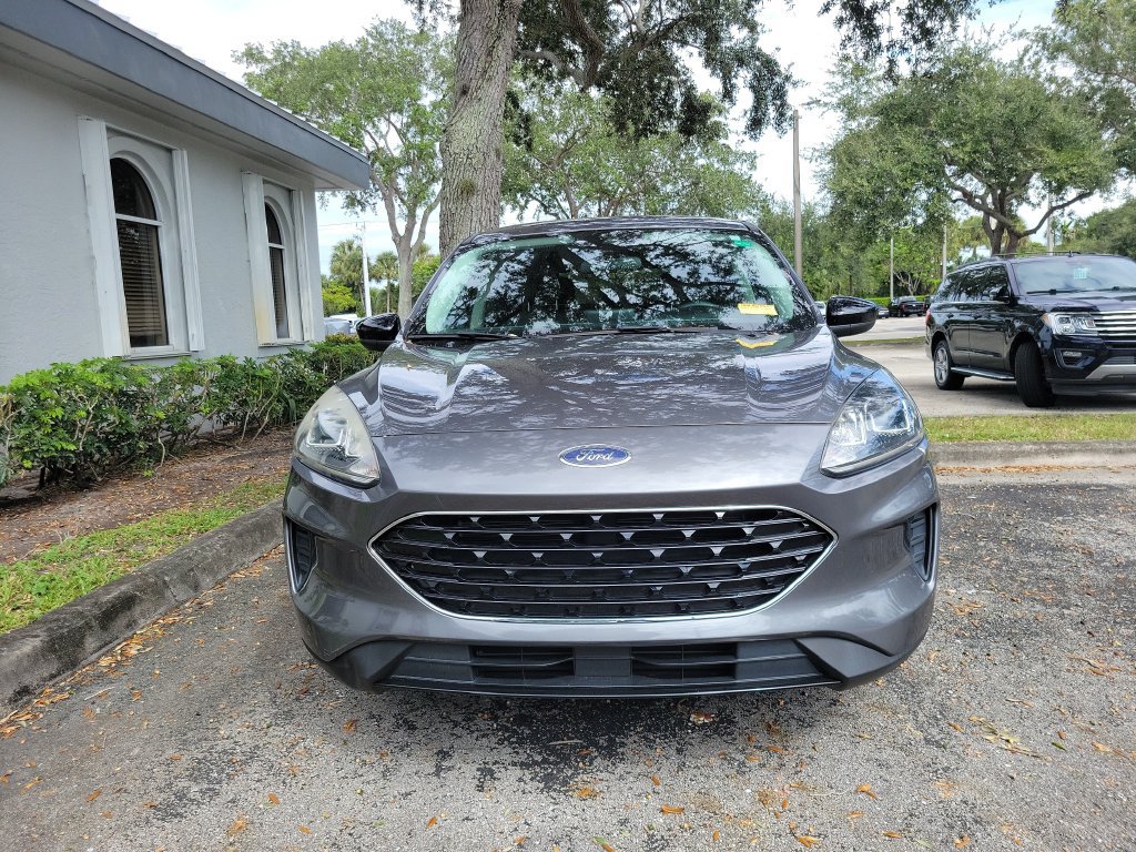 Used 2021 Ford Escape SE w/ SE Sport Appearance Package FWD image 2