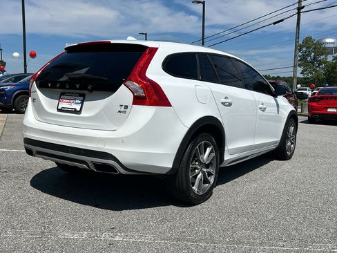 Used 2018 Volvo V60 T5 Cross Country w/ Convenience Package image 7