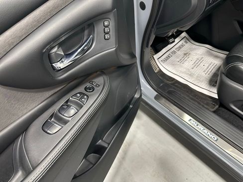 Used 2023 Nissan Murano SL w/ SL Moonroof Package FWD image 9