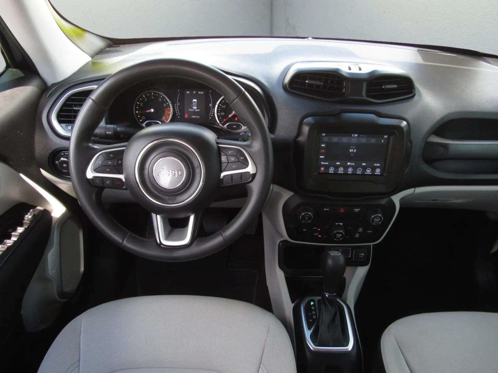 Used 2020 Jeep Renegade Latitude FWD image 16
