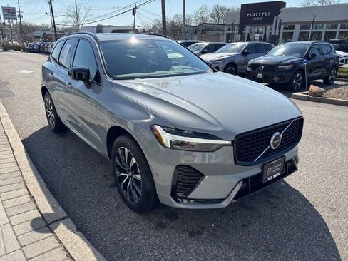 Used 2025 Volvo XC60 B5 Plus image 7