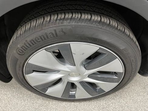 Used 2024 Tesla Model Y 2WD image 16