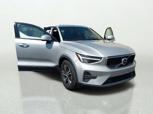 Used 2023 Volvo XC40 B5 Core AWD/4WD image 9