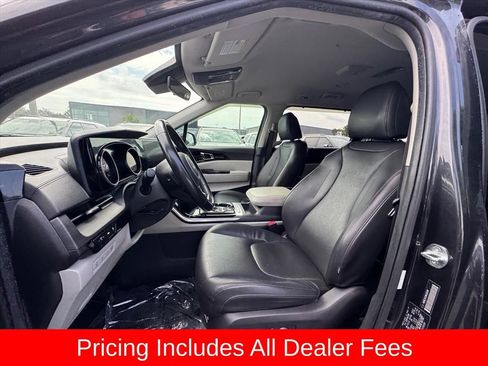 Used 2022 Kia Carnival EX FWD image 17