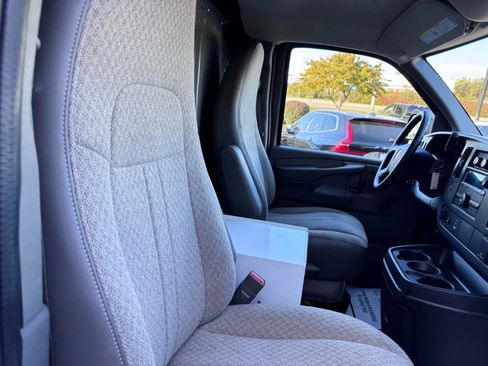 Used 2015 GMC Savana 3500 image 12