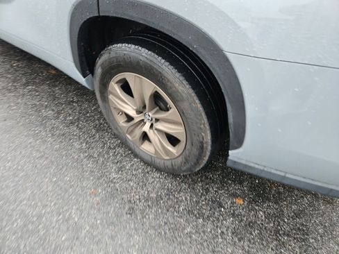 Used 2023 Toyota Highlander Bronze Edition image 13