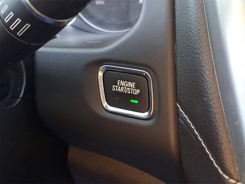 Used 2022 GMC Acadia SLE w/ Driver Convenience Package image 12