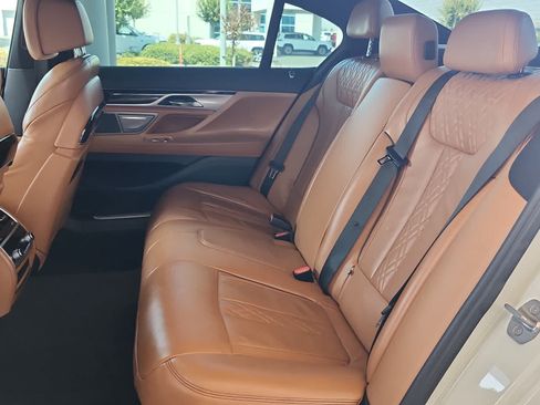 Used 2017 BMW 750i RWD image 24