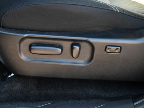 Used 2023 Toyota Tacoma TRD Off-Road w/ Technology Package image 17