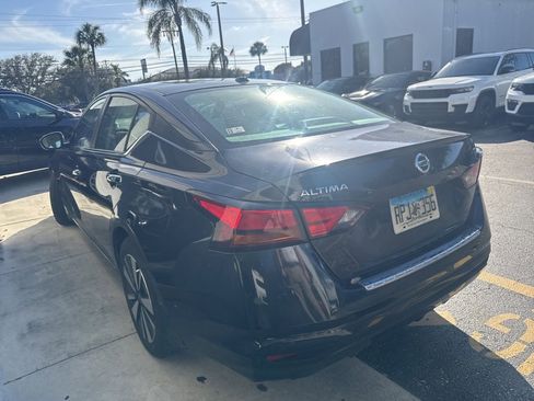 Used 2021 Nissan Altima 2.5 SV image 4
