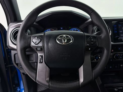 Used 2016 Toyota Tacoma TRD Sport AWD/4WD image 4