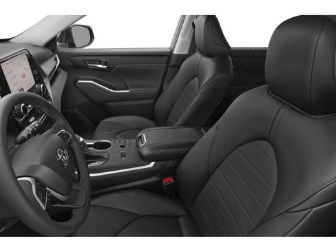 Used 2023 Toyota Highlander XLE image 8
