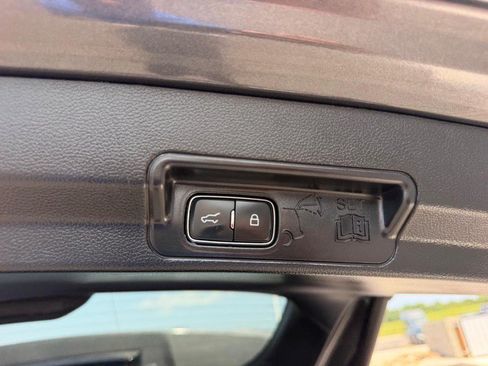 Used 2020 Ford Explorer XLT w/ Equipment Group 202A AWD/4WD image 8