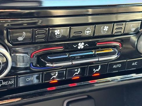 Used 2022 Jeep Grand Cherokee L Overland w/ Advanced Protech Group III image 13