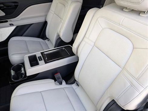 Used 2025 Lincoln Aviator Reserve w/ Luxury Package image 15