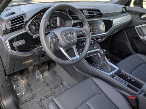 New 2025 Audi Q3 2.0T Premium image 8