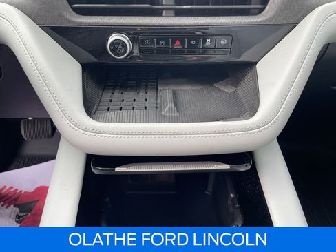 Used 2025 Ford Explorer Platinum w/ LUX Leather Package image 12