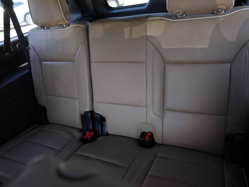 Used 2023 Chevrolet Suburban Premier AWD/4WD image 17