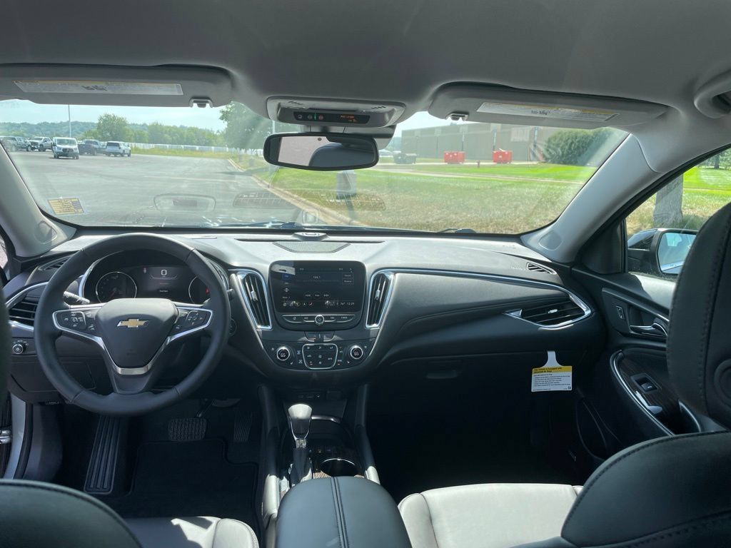 Used 2025 Chevrolet Malibu LT FWD image 15