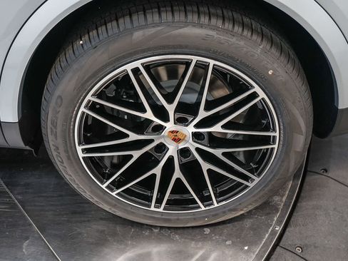 New 2026 Porsche Cayenne Coupe AWD/4WD image 13