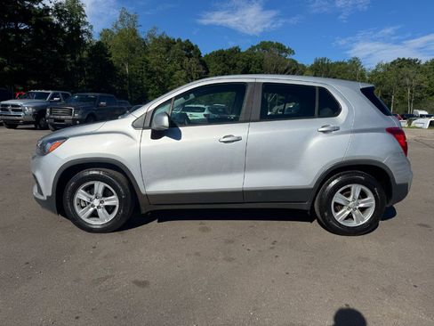 Used 2019 Chevrolet Trax LS w/ LPO, Cargo Package FWD image 2