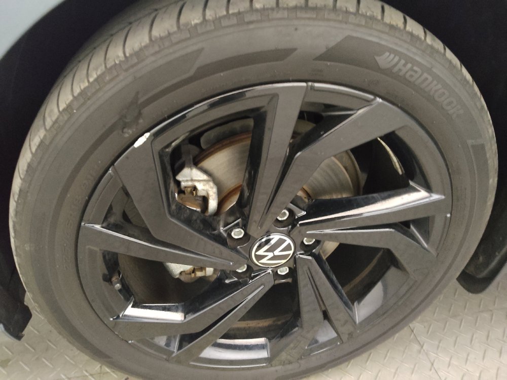 Used 2025 Volkswagen Jetta SE FWD image 31