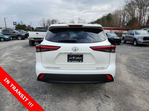 Used 2021 Toyota Highlander XLE image 4