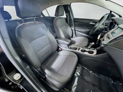 Used 2018 Chevrolet Cruze LS FWD image 25